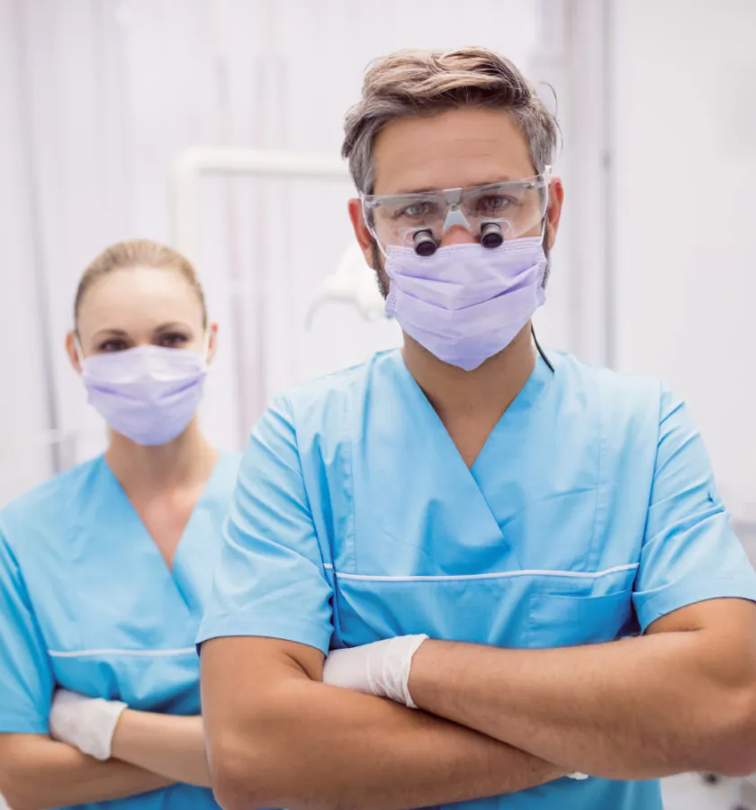 Evaluación de impacto y análisis de riesgos en clínicas dentales.